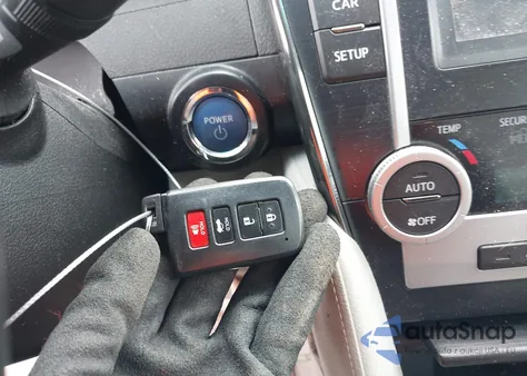 2014 Toyota Camry Hybrid Le z USA, uszkodzony, nr VIN 4T1BD1FK5EU117290